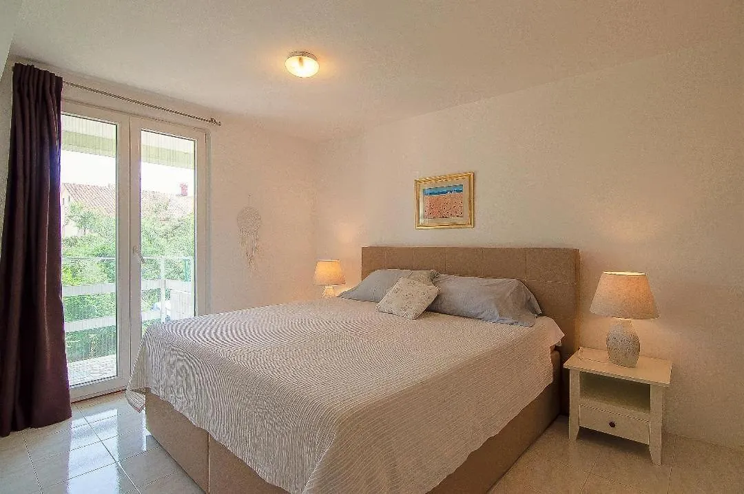 Apartments Lilly Banjole