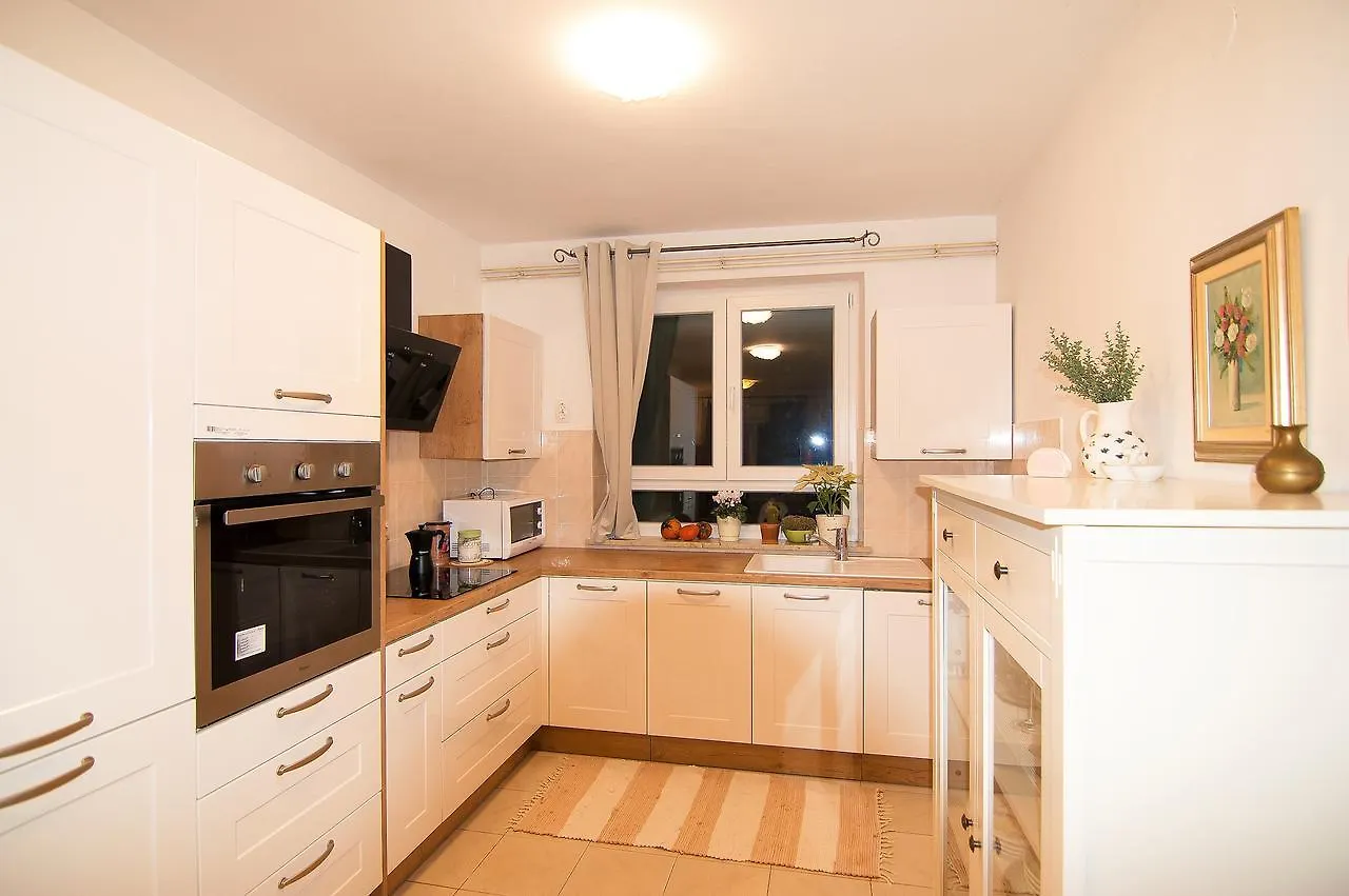 Apartments Lilly Banjole